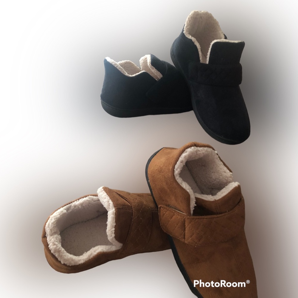 Women’s size 9 Zizor slippers (2 pairs)
